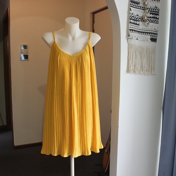 Dresses & Skirts - PLEATED  BACKLESS DRESS SIZE 12